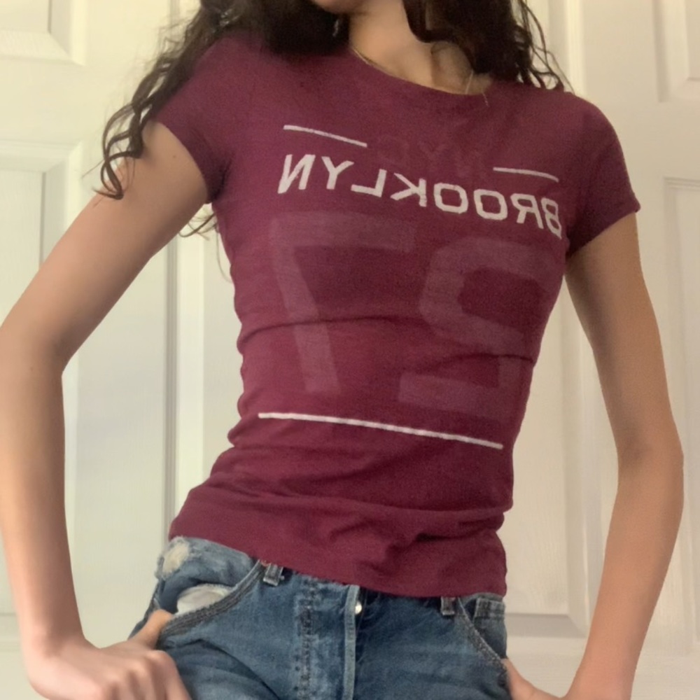 maroon “brooklyn 27 NYC” t-shirt 🗽